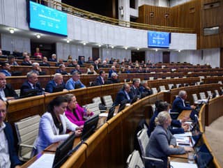 Parlament rokoval aj dnes: