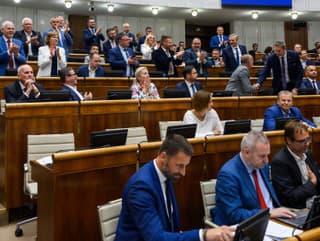 Poslanci začali rokovanie návrhom