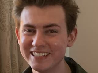 Ethan Brown spáchal samovraždu.