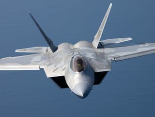 Americké stíhačky sa priblížili