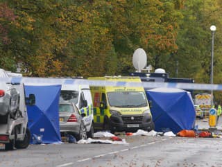 policajti na mieste štvrtkového