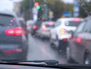 Vodiči, pozor! Kolóny na