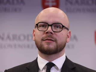 PS upozorňuje, že v