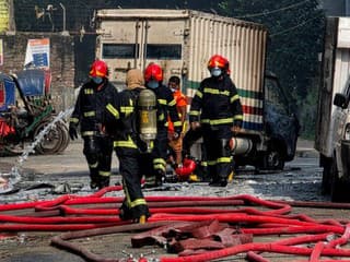 Požiar v továrni na