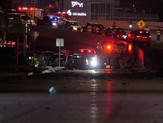 Pred nákupným centrom v