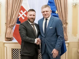 Premiér stojí za Kotlárom: