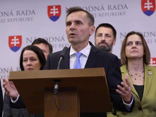 Opozícia iniciuje mimoriadnu schôdzu: