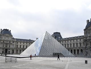 Louvre je opäť prístupný