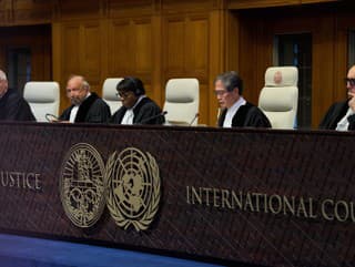 Predsedajúci sudca Judži Iwasawa,