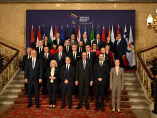 Lídri a delegáti pózujú