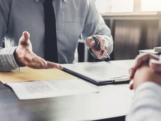 Overovanie podpisov a listín