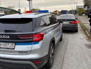 Vodiča zastavila policajná hliadka,