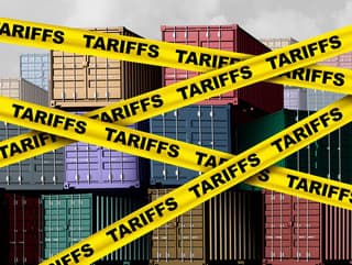 Trump zvyšuje clá na