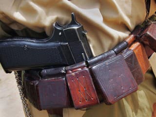 Obsadili veliteľstvo armády v