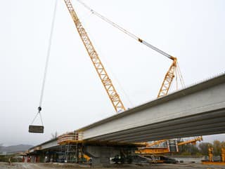 Na snímke žeriav počas