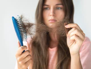 Padajú okrem listov aj