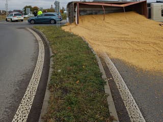 Kamión plný sóje sa