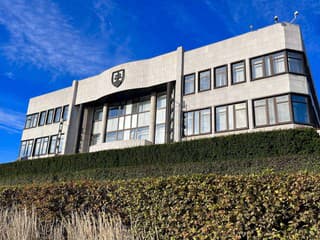 Dnešná schôdza parlamentu sa