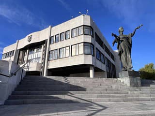 Poslanci ukončili rokovací deň: