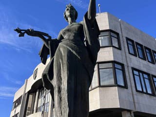 Poslanci dnes začínajú deviaty