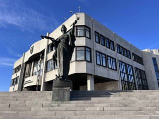 Poslanci odštartovali rokovací deň: