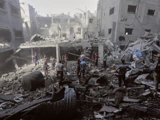 Tureckí záchranári čakajú už