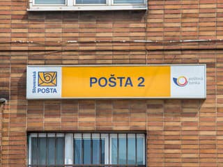 Slovenská pošta v červených