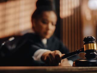 Parížsky súd odsúdil štyroch