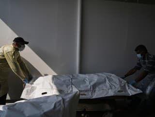 Na snímke telá neidentifikovaných