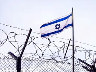 Izrael sprísňuje režim na