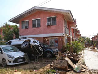 Ničivý tajfún Kalmaegi si