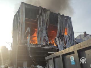 Požiar skladu si vyžiadal