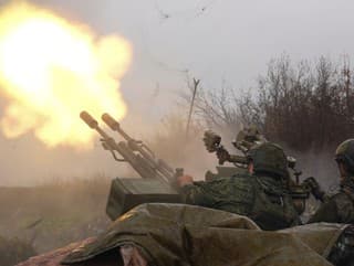 Ruskí vojaci pália na