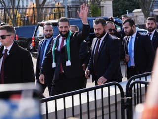 Uprostred sýrsky prezident Ahmad