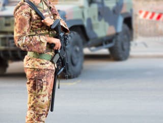 Taliansko ponúka nasadenie karabinierov