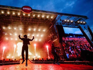 Azahriah, Sziget 2024