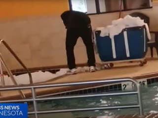 Zamestnanec hotela pral špinavé