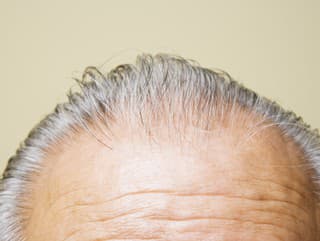 Šedivé vlasy nie sú