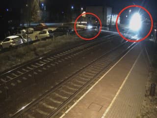 Auto vošlo na červenú,