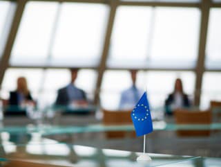 Brusel plánuje daň na