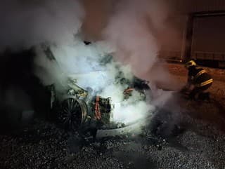 Požiar motorového vozidla v