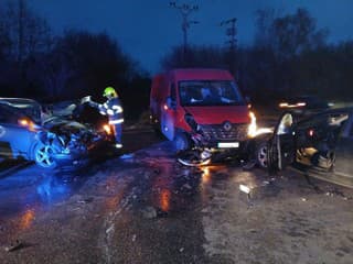 Hasiči zasahovali pri zrážke