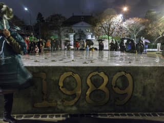 slávnosté odhalenie Pamätníka novembra