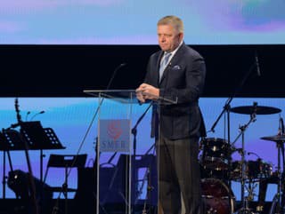premiér Robert Fico (SMER-SD)