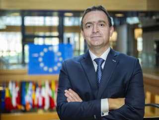 Europoslanec Ľudovít Ódor pózuje