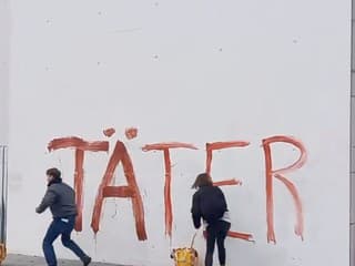 Propalestínski aktivisti namaľovali na