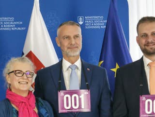 Na snímke zľava prednosta