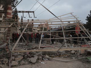 Na snímke ľudia si