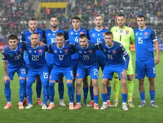 Hráči Slovenska pózujú pred