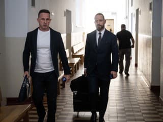 Zľava exšéf finančnej jednotky